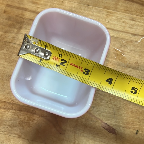 Small red Pyrex fridge keeper - Picture 5 of 5